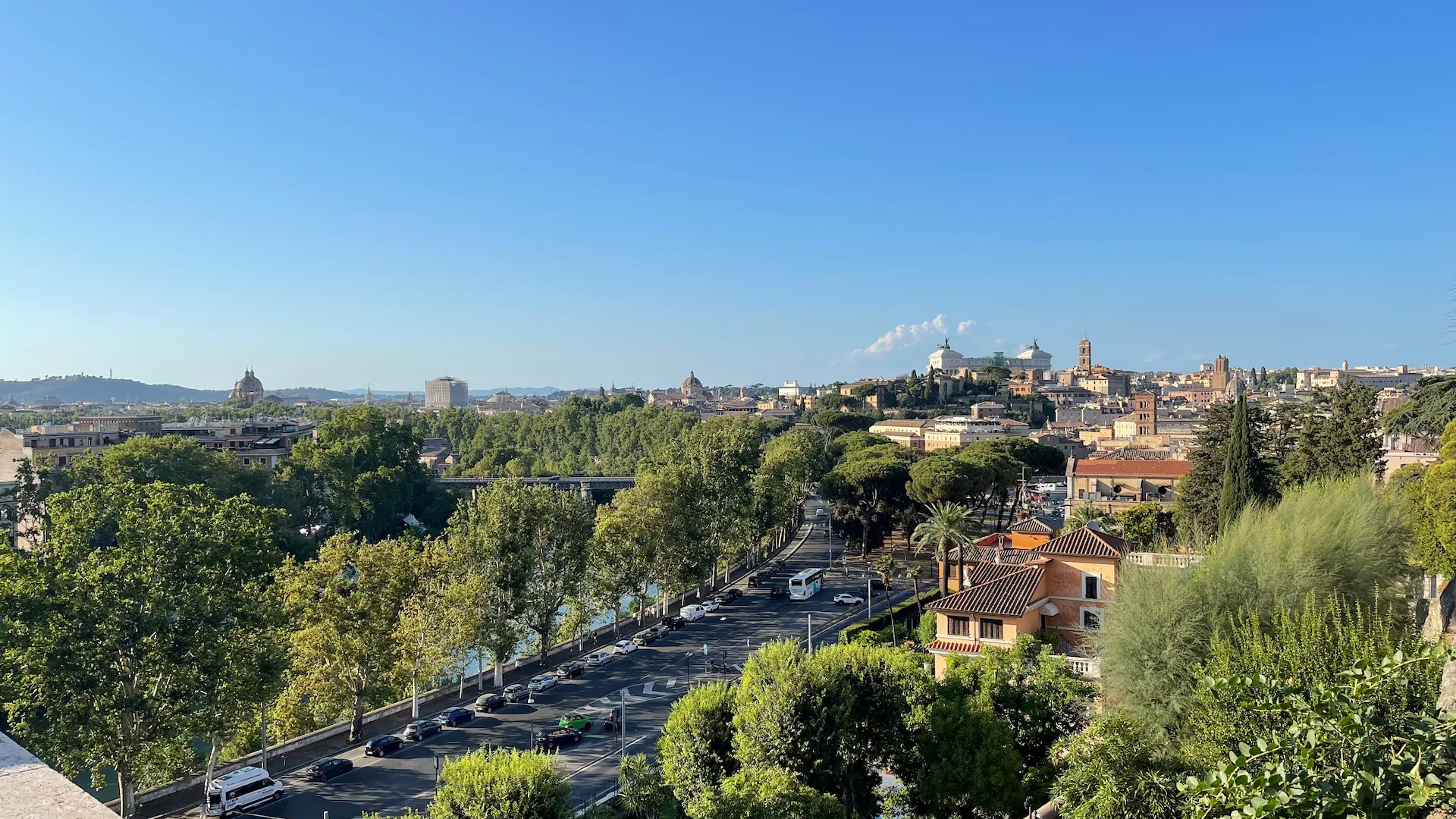 Skyline di Roma dal Giardino degli Aranci — il Tevere e il centro storico a pochi minuti da YOU Rhome in Garbatella