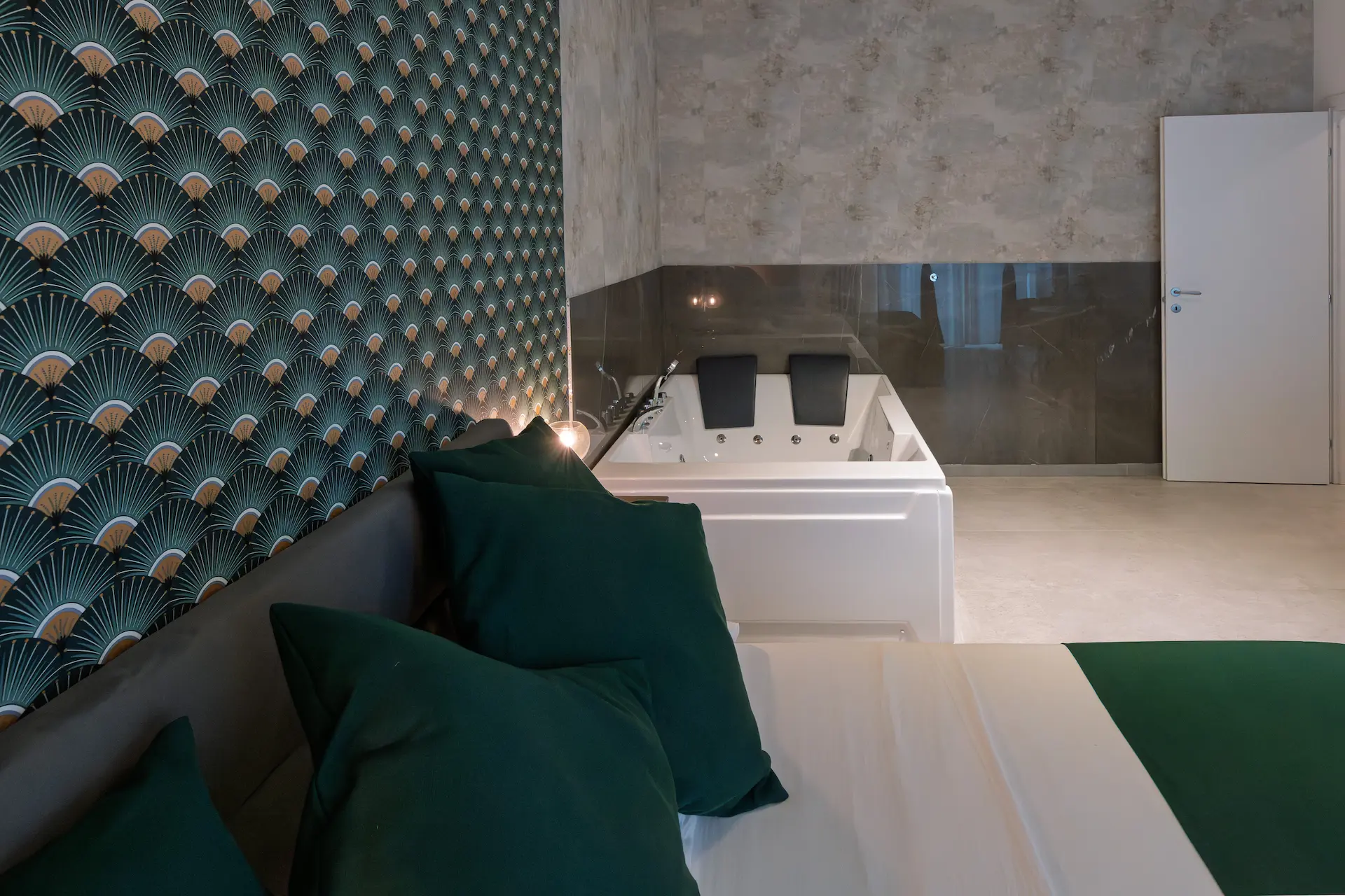 Vasca idromassaggio doppia rettangolare Suite Relax Vibes per coppie — boutique BnB Garbatella